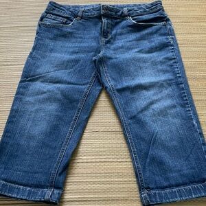 Axcess By Liz Claiborne Company Blue Denim Capri Women’s Pants Size 6